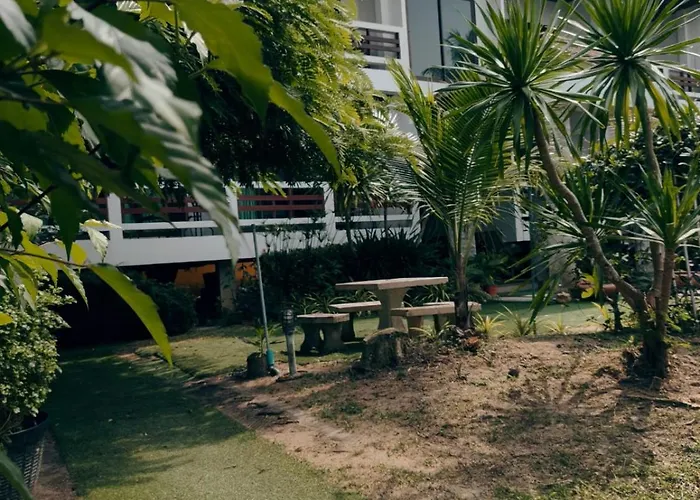 Jigsaw Cafe & Resort